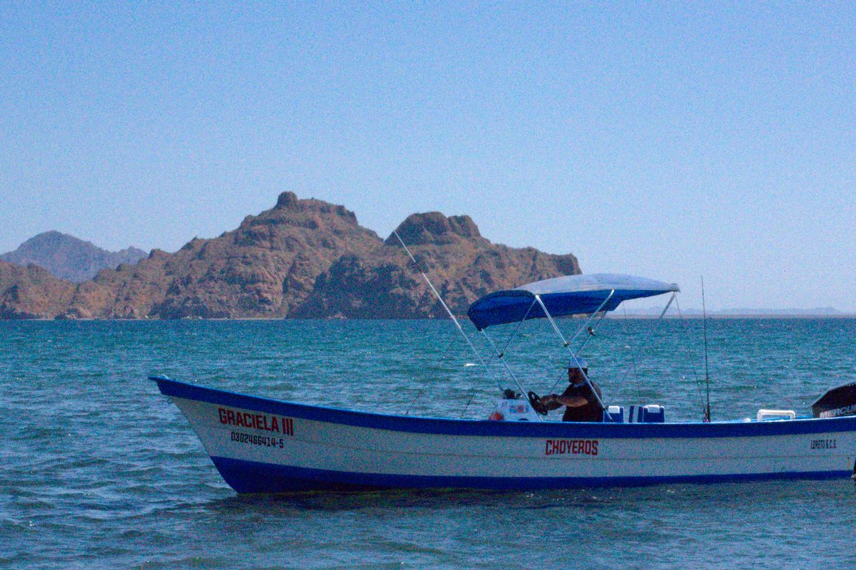 Private Fishing Charter - 26ft Panga