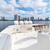SPLASH & BOOM OUTFITTERS 39' SeaVee