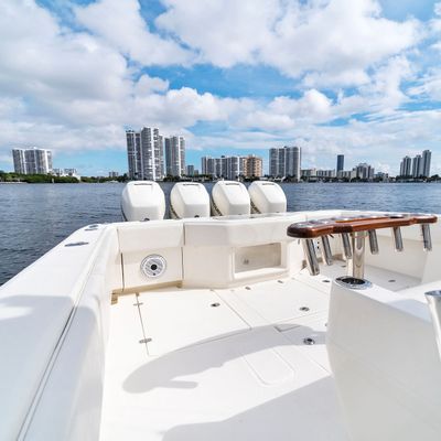 SPLASH & BOOM OUTFITTERS 39' SeaVee